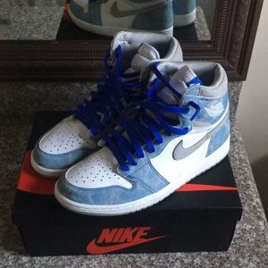 Air Jordan 1 hyper royal almost new great condition worn once size 9.5